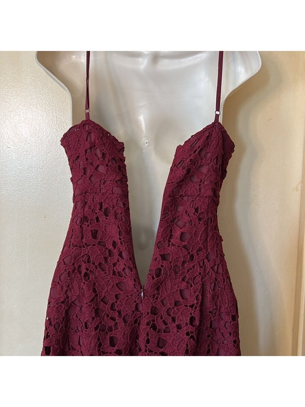 ASTR the Label cranberry lace spaghetti strap tea length dress size S - Picture 10 of 14